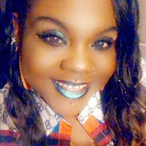 Meet your Posher, Carla